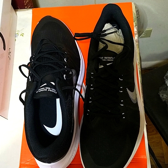 Sneakers Nike ZOOMWINFLO B. Brand new.